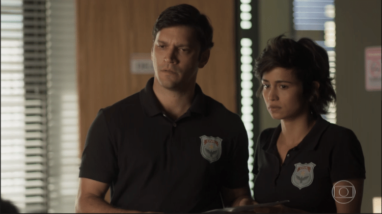Ionan (Armando Babaioff) e Maura (Nanda Costa) são policiais em "Segundo Sol" - Reprodução/Globo
