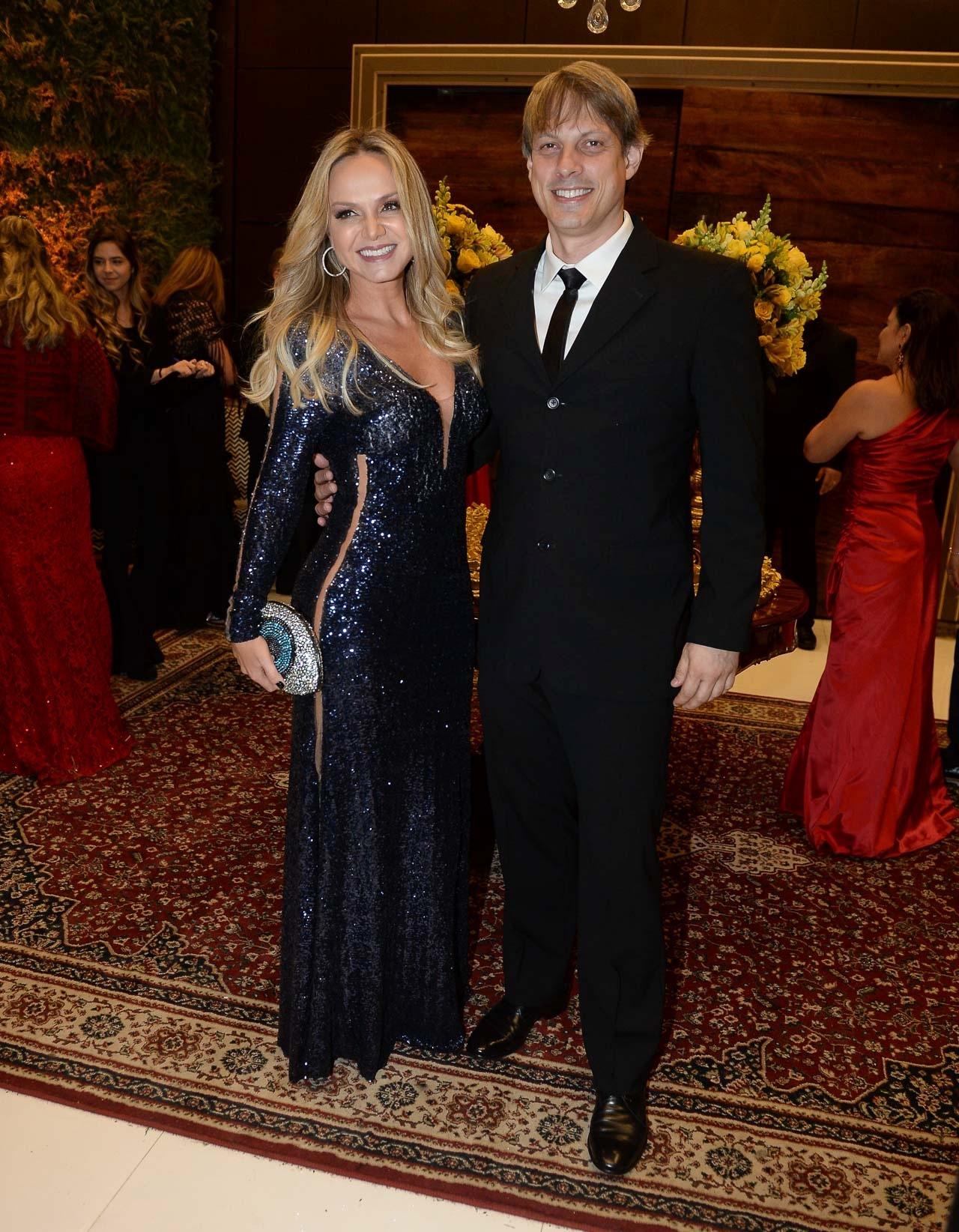 Eliana e Adriano Ricco presitigam casamento de Beca Milano e Fernando Pelégio - Francisco Cepeda e Patrícia Devoraes/AgNews