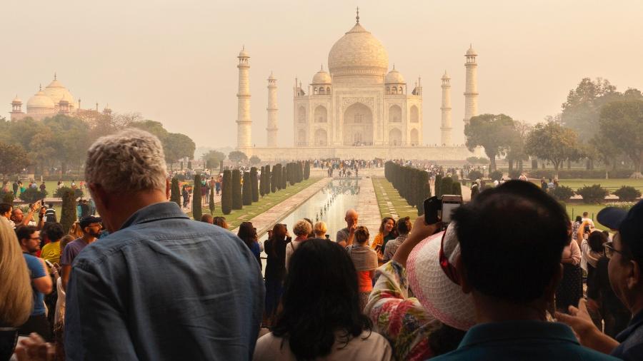 Turistas no Taj Mahal, na Índia - Getty Images