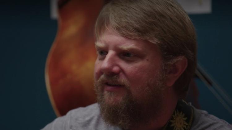 Rob Elrod, o pai viúvo que está emocionando o mundo na nova temporada de "Queer Eye" - Reprodução - Reprodução