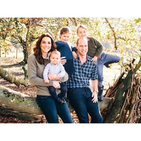 O príncipe William e Kate Middleton com os três filhos: George, Charlotte e Louis - Reprodução/Instagram
