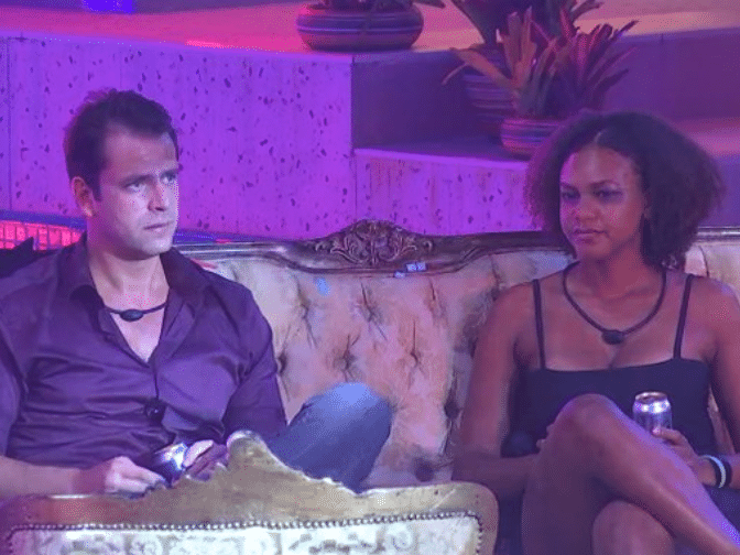 Gustavo consola Jessi após barraco: 'Você é uma excelente amiga'