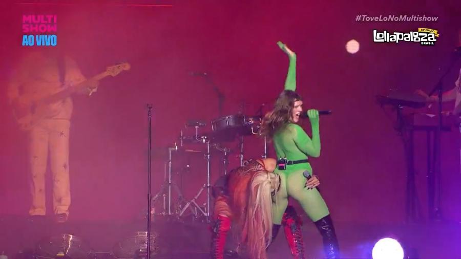 Pabllo Vittar beija bumbum de Tove Lo no Lollapalooza - Reprodução / Multishow