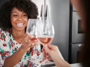 Não importa o tipo de bebida: o álcool faz mal e eleva risco de câncer