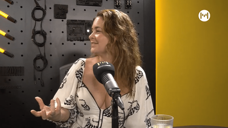 Cláudia Abreu em entrevista à Rádio Metrópole