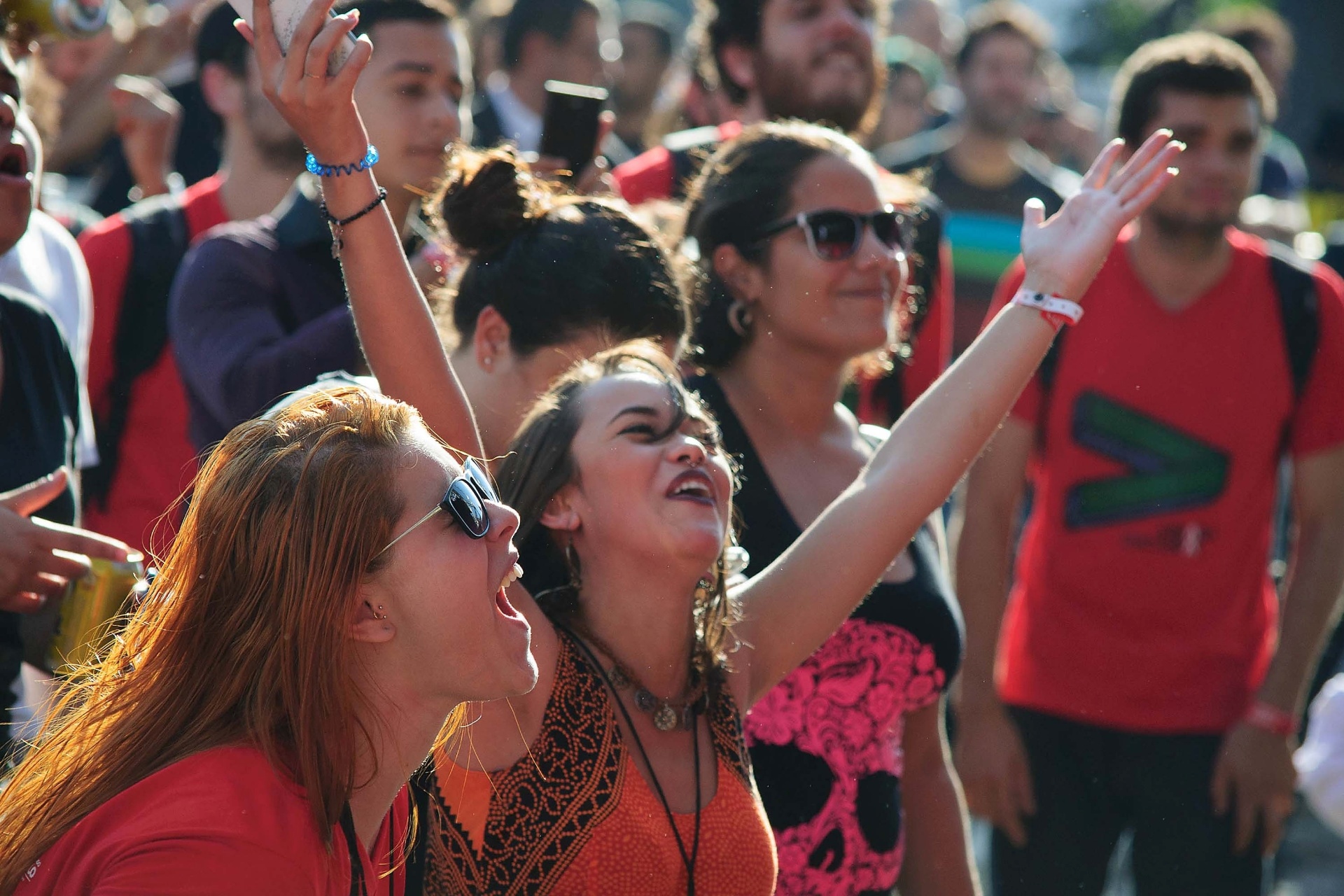 21.jun.2015 - Público acompanha a apresentação do rapper Emicida no palco Júlio Prestes da Virada Cultura 2015, na região central de São Paulo - Peter Leone/Futura Press/Estadão Conteúdo