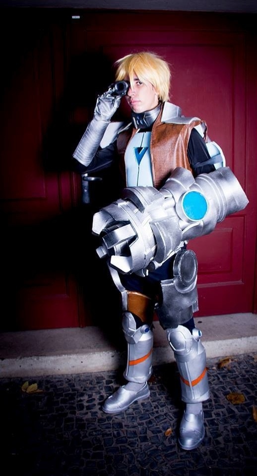 Armadura do personagem Ezreal Pulsefire, do game League of Legends - Divulgação