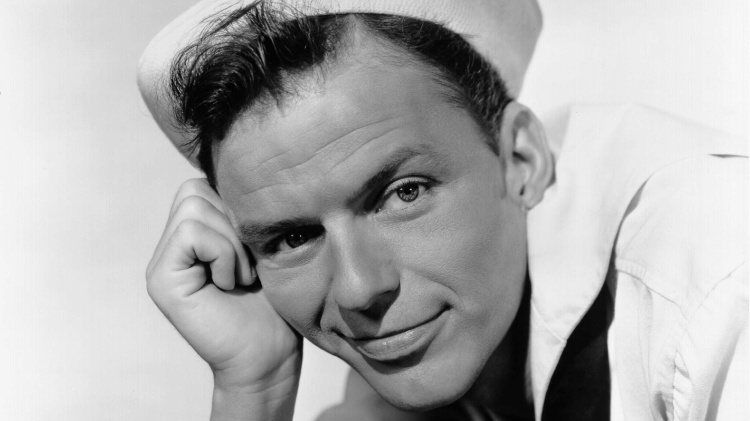 Frank Sinatra em cena de "Marujos do Amor" (1945) - Divulgação - Divulgação