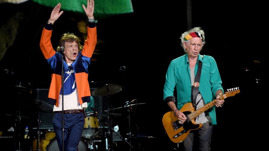 7.out.2016 - Mick Jagger e Keith Richards se apresentam com os Rolling Stones no primeiro dia  do Desert Trip, em Indio, Califórnia - Kevin Winter /Getty Images