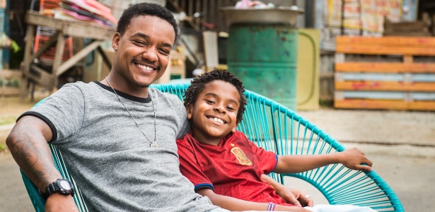 Laranjinha (Darlan Cunha ) e o filho Davi (Luan Pessoa) de "Cidade dos Homens" - Maurício Fidalgo/Globo - Maurício Fidalgo/Globo