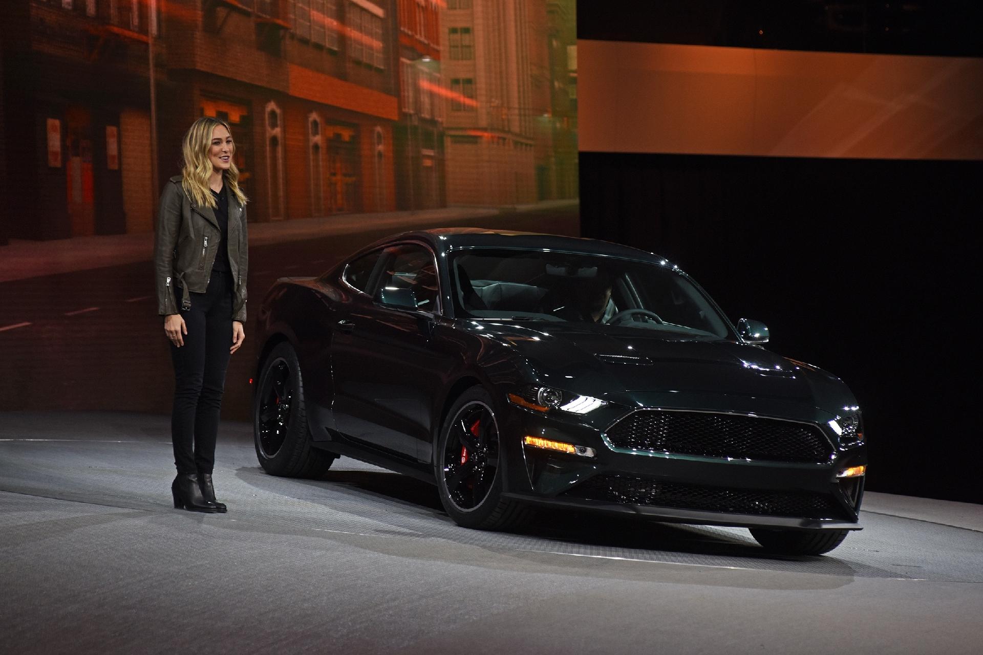 Molly McQueen e o Mustang Bullitt 2018 - Murilo Góes/UOL