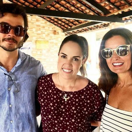 Túlio Gadêlha e Fátima Bernardes posam com fã - Reprodução/Instagram - Reprodução/Instagram