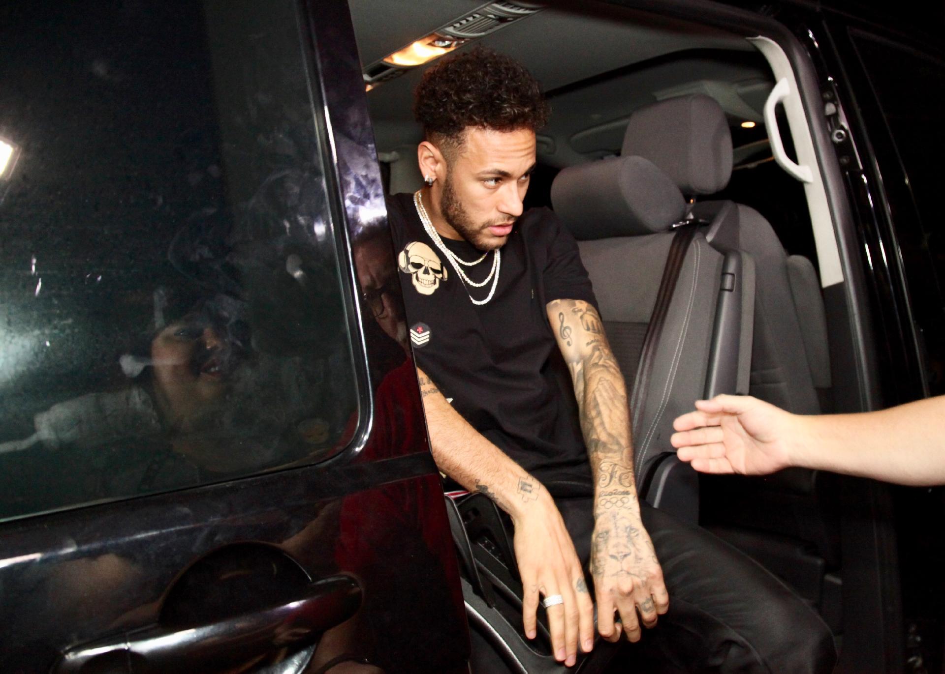 Neymar chega a festa - Manuela Scarpa/Brazil News