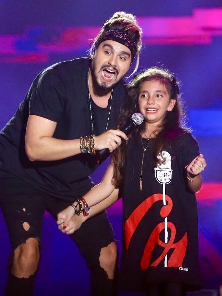 Luan Santana e garotinha cantam durante show do cantor - Manuela Scarpa/Brazil News - Manuela Scarpa/Brazil News