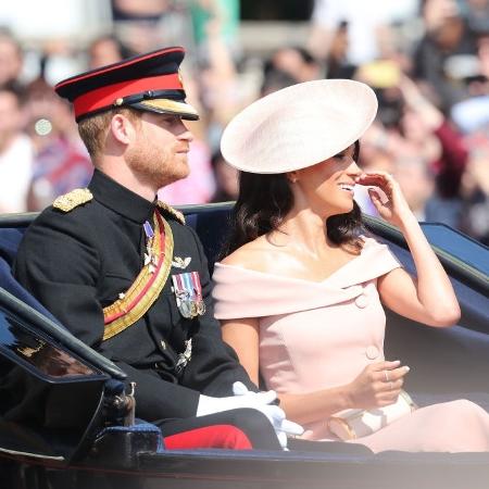 Príncipe Harry e Meghan Markle em desfile militar em homenagem à rainha - Getty Images