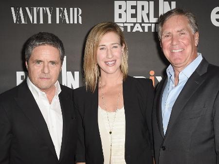 Amy Powell, ao centro, com outros executivos de TV - Getty Images