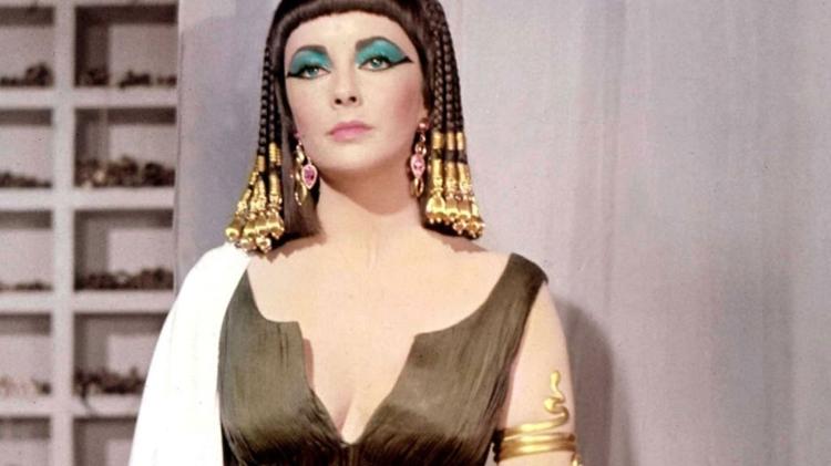 Elizabeth Taylor em Cleópatra (1963) - Divulgação - Divulgação