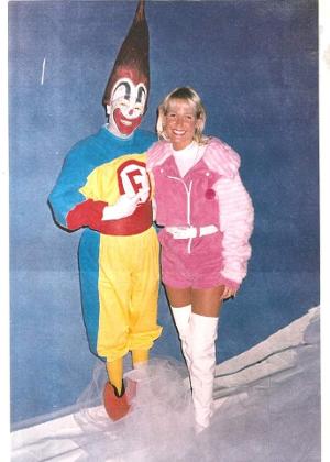 Edilson Oliveira posa com Xuxa como o palhaço Fozco - Reprodução/Arquivo pessoal - Reprodução/Arquivo pessoal