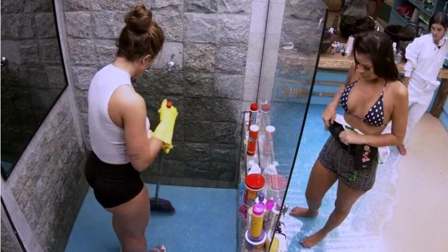 BBB 20: Sisters limpam banheiro após Mari beber demais - Reprodução/Globo