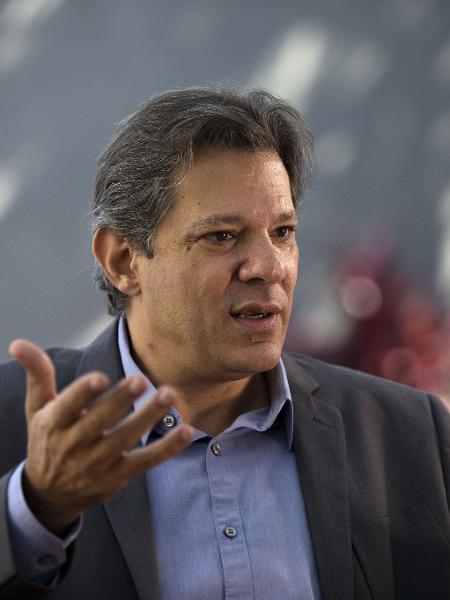 Fernando Haddad em sua casa, durante entrevista a Folha - Marlene Bergamo/Folhapress