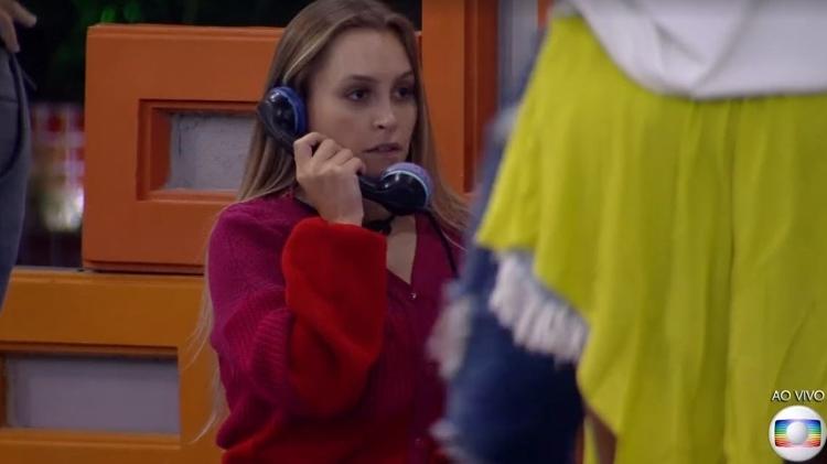 BBB 21: Carla Diaz atende o big fone - Reprodução/ Globoplay - Reprodução/ Globoplay
