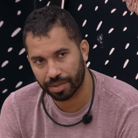 quanto os integrantes ganham nas suas profissões? 4 BBB 21: Gilberto conversa com Caio e Sarah no quarto cordel - Reprodução/Globoplay - Reprodução/Globoplay
