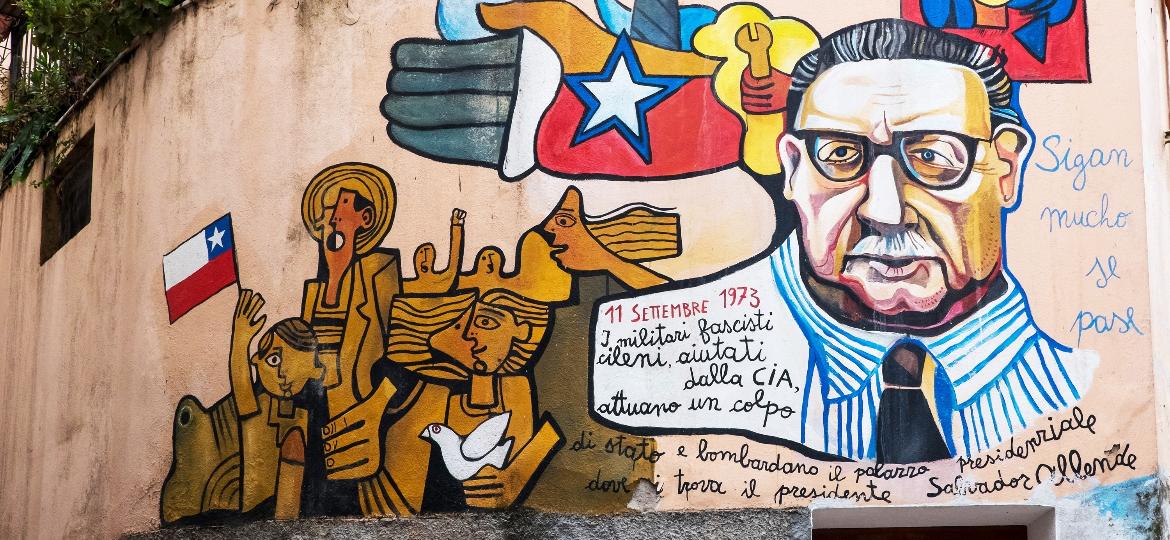 Mural em homenagem ao ex-presidente chileno Salvador Allende, em Orgosolo, na Sardenha  - SOPA Images/LightRocket via Getty Images