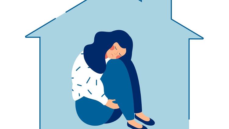 mulher sozinha, isolamento - iStock - iStock