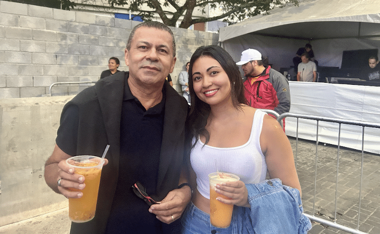 José Paulo e a filha, Maiara Alves, assistiram a Banda Mel na Virada Cultural de 2024
