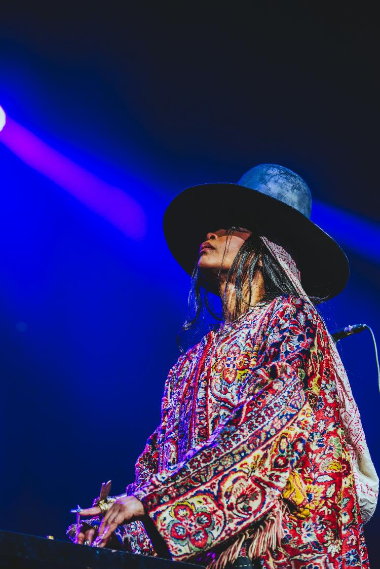 Erykah Badu em ação na noite de quarta (6), em São Paulo