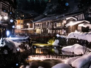 Paraíso de neve japonês briga contra turistas que buscam 'foto perfeita'