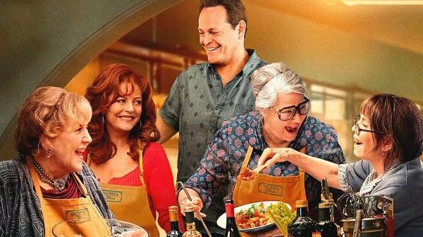 Vince Vaughn cercado pelas divertidas vovós cozinheiras do filme Vince Vaughn cercado pelas divertidas vovós cozinheiras do filme