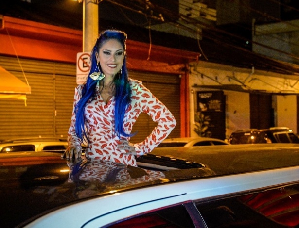 14.jul.2015 - Capa do mês de julho da revista "Playboy", Tati Zaqui lança sua edição em uma balada na cidade de São Paulo. Ela estourou no país requebrado e cantando o hit "Pararatibum". Glamourosa, chegou de limosine
