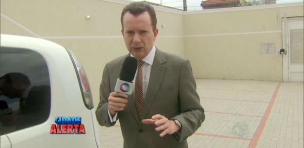 Celso Russomanno é hostilizado durante gravação de quadro do "Cidade Alerta" - Reprodução/TV Record