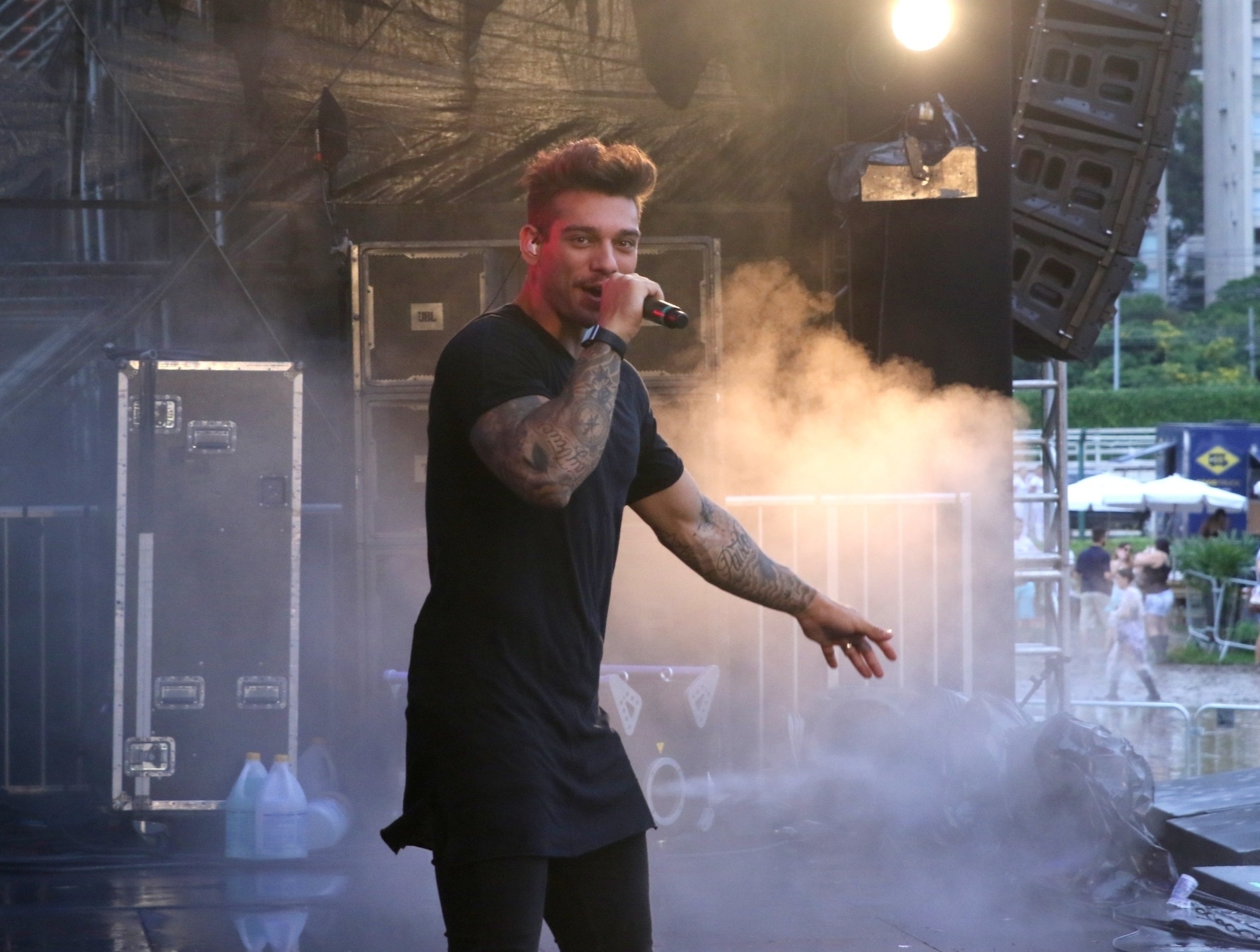 29.nov.2015 - Lucas Lucco durante apresentação no palco Sound no festival Brahma Valley em São Paulo - Thiago Duran/AgNews