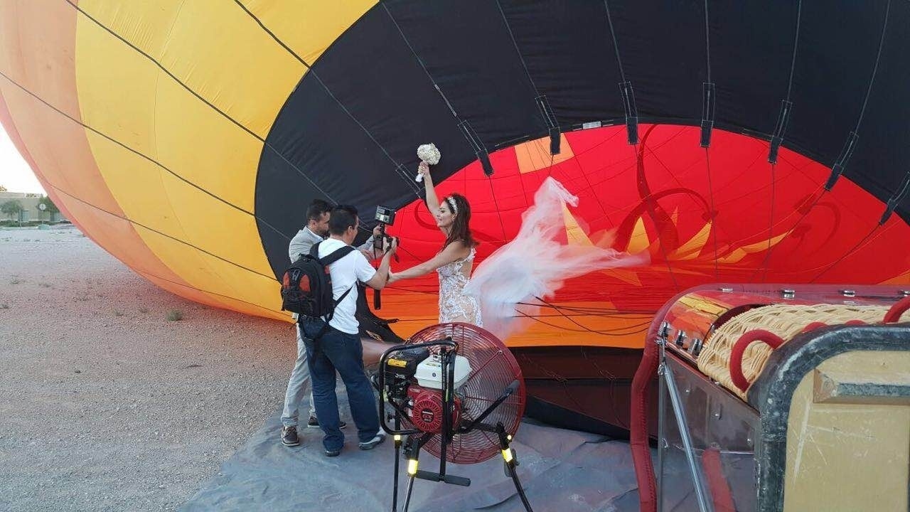 Laura Keller e Jorge Sousa sobem em balão, em Las Vegas, para celebrarem casamento. Casal foi o campeão da primeira edição do "Power Couple Brasil", exibido neste ano pela Record - dgvipservices/r2assessoria