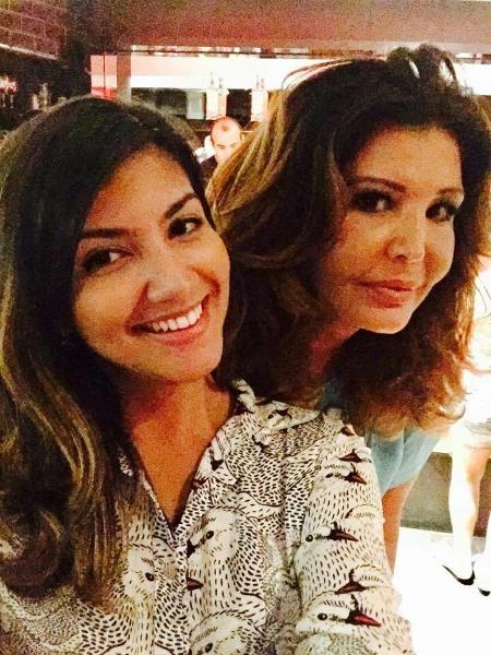 Carolina Gambine ao lado da tia famosa, Roberta Close - Arquivo pessoal - Arquivo pessoal