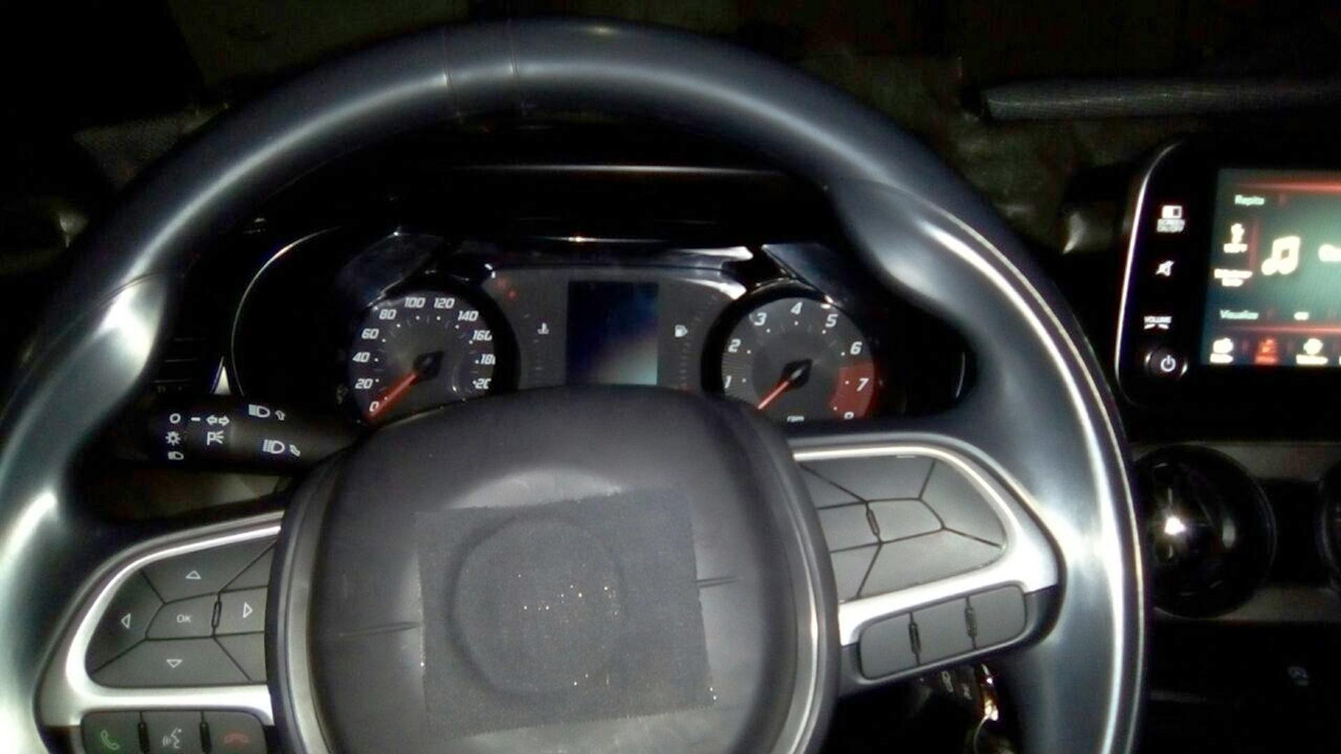 Flagra do painel definitivo do Fiat X6H - UOL Carros