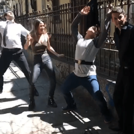 João Baldasserini, Nanda Costa, Thiago Martins e Marcelo Serrado dançam - Reprodução/Instagram/nandacostareal
