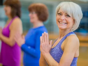 Prática de ioga pode estimular a memória de idosos 
