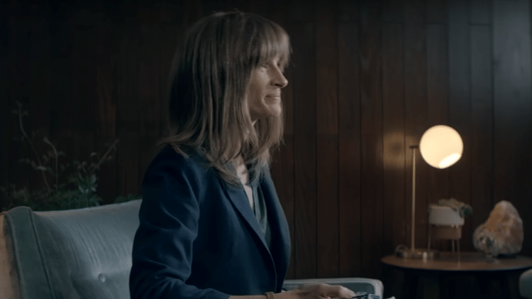 Julia Roberts em cena de "Homecoming" - Reprodução - Reprodução