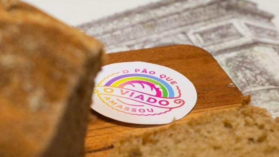 O Pão Que O Viado Amassou nasceu em 20 de abril -- aniversário de Cher -- e vende em média 100 pães por dia - Reprodução/Instagram