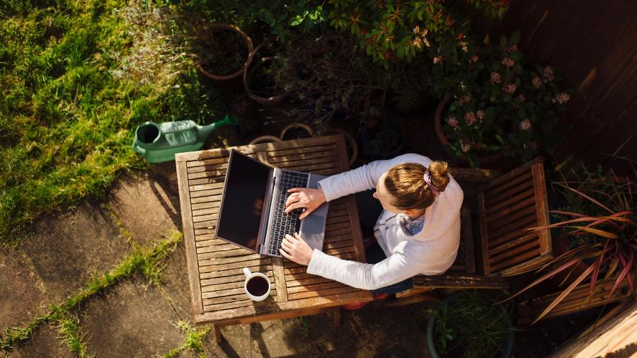 Notebook virou item essencial para home office em tempos de pandemia - Getty Images