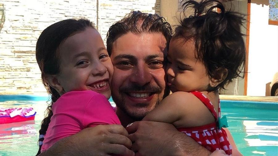 BBB 21: Caio Afiune com as duas filhas - Reprodução/Instagram