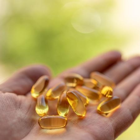 A vitamina D está sendo estudada ? mas evidências até agora não são robustas o suficiente para sugerir tratamento com ela para a covid-19. - GO/iStock