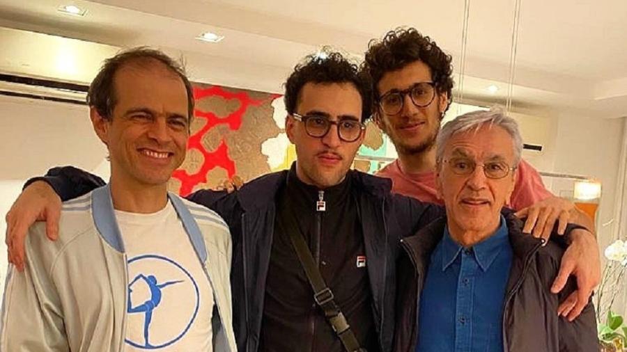 Caetano Veloso ao lado dos filhos Moreno, Zeca e Tom - Reprodução/Instagram