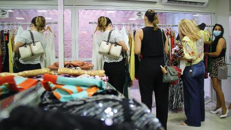 Nova América realiza bazar solidário com doação de roupas - BLOG