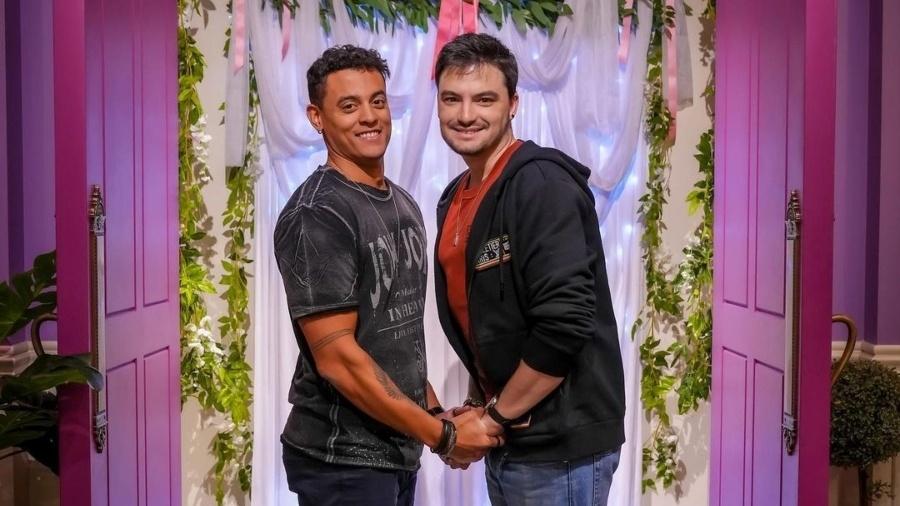 Felipe Neto e amigo reproduzem casamento de Friends - Reprodução/Instagram 