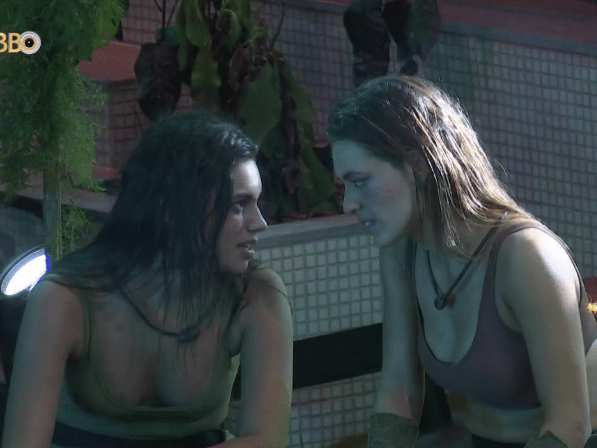 Bia se envergonha após fala de Lulu Santos e Alane comenta: 'Está famosa'