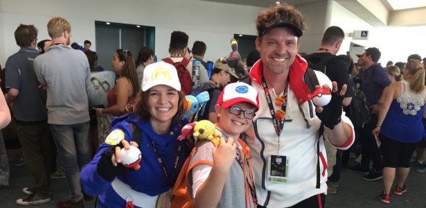 Heather, August e David Hughes: mãe, filho e pai jogam juntos o "Pokémon Go" durante a San Diego Comic-Con - Felipe Branco Cruz/UOL - Felipe Branco Cruz/UOL